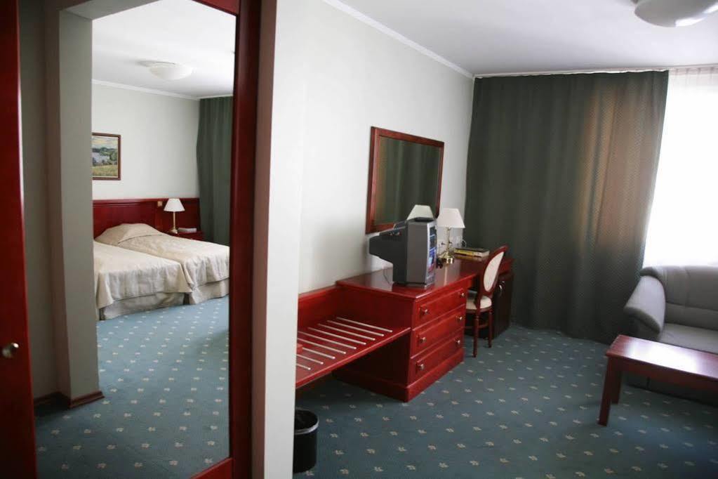 טרטו Draakon Hotel מראה חיצוני תמונה